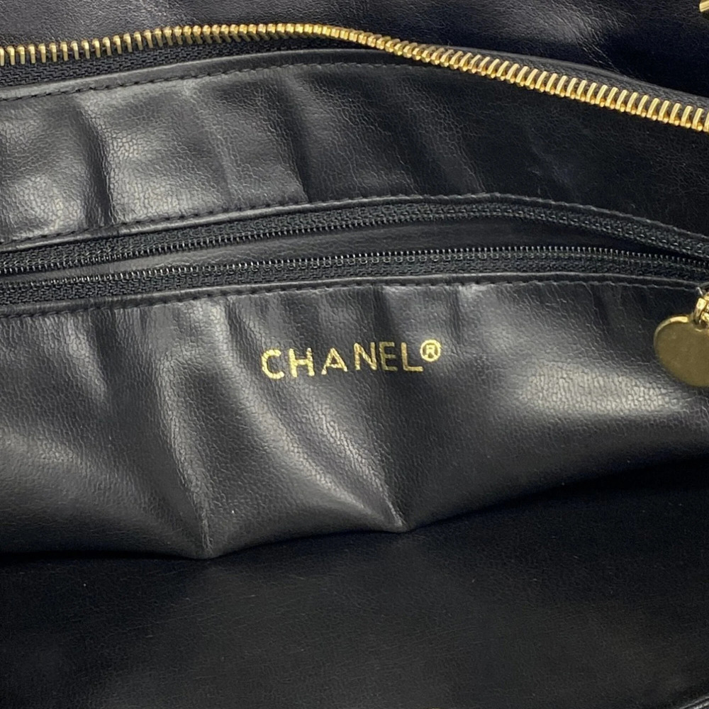 CHANEL Black Lambskin Leather Shoulder Bag - Picture 5 of 11